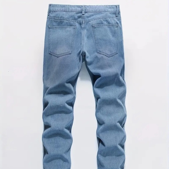 Men’s basic light blue straight leg jeans size 32 x 31 NWOT slightly tapered leg - Picture 2 of 8